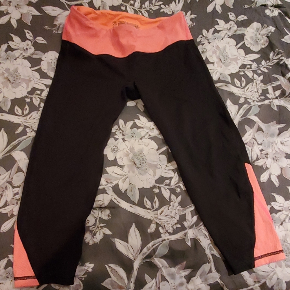 VS crop workout leggings